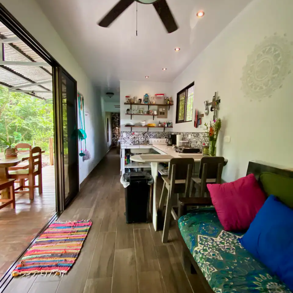 Chez Pizote, a lovely eco-friendly container — 2