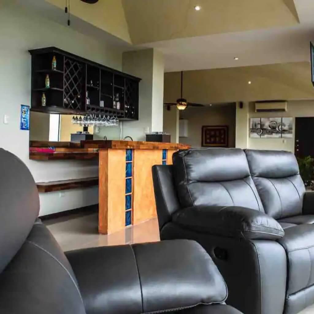 Ocean view penthouse with top location — 2