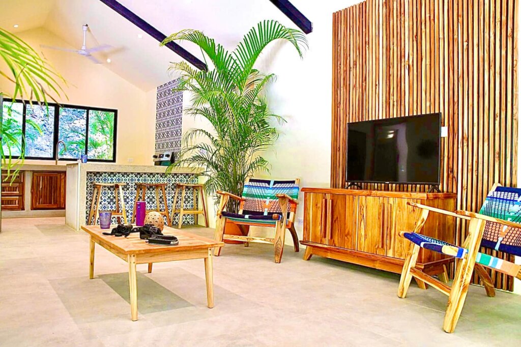 Welcome to Jingle Jangle Jungle – Casa Derecha