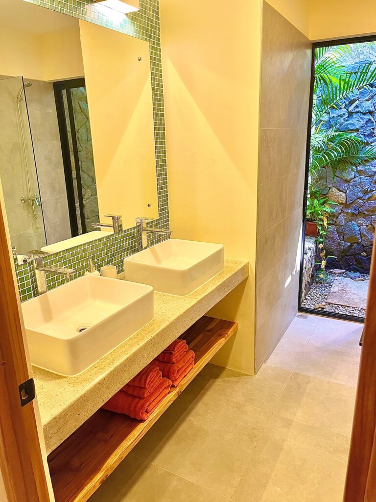 Welcome to Jingle Jangle Jungle – Casa Derecha