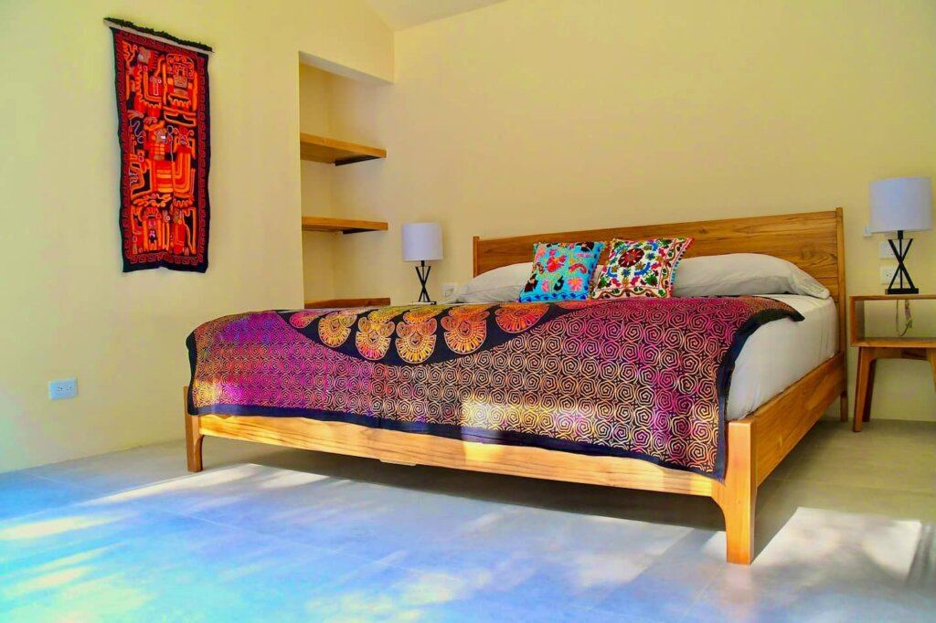 Welcome to Jingle Jangle Jungle – Both Houses for 16 Guests