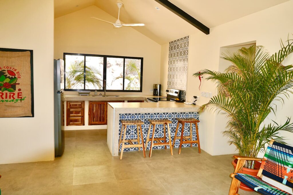 Welcome to Jingle Jangle Jungle – Both Houses for 16 Guests