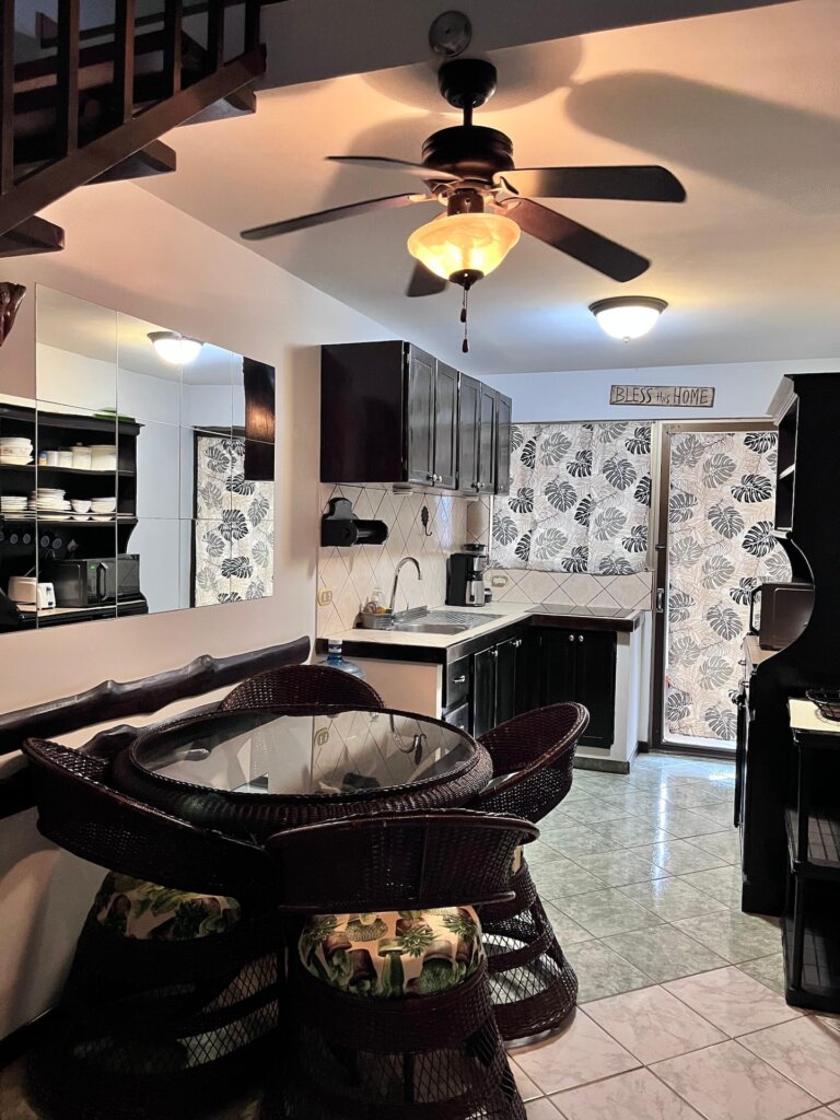 Cozy 2nd-floor condo near Sámara beach and town