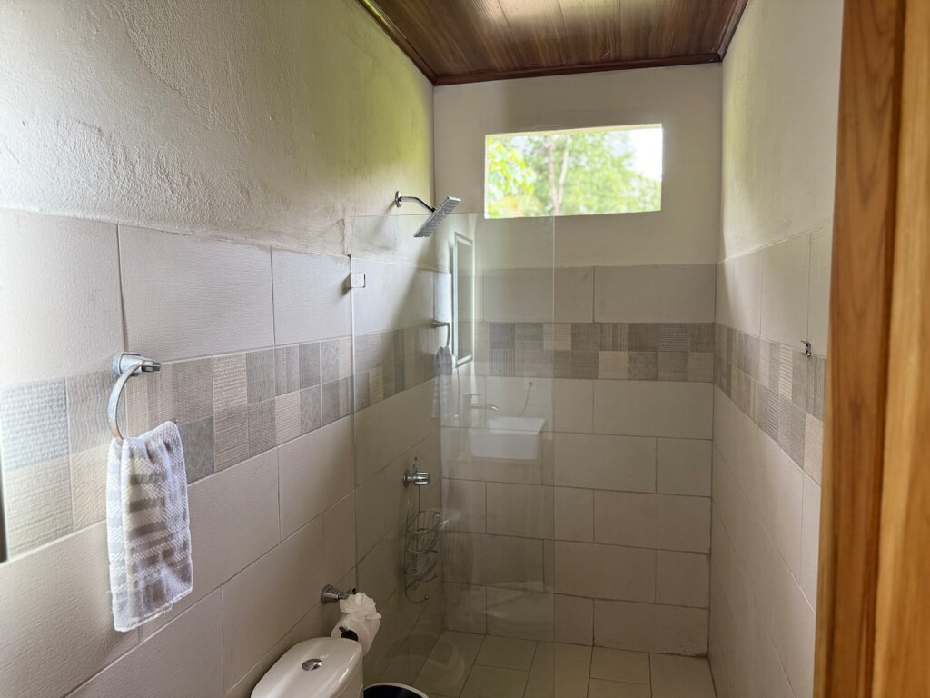 Casita Perezosa: quiet, budget-friendly casita near surf and nature