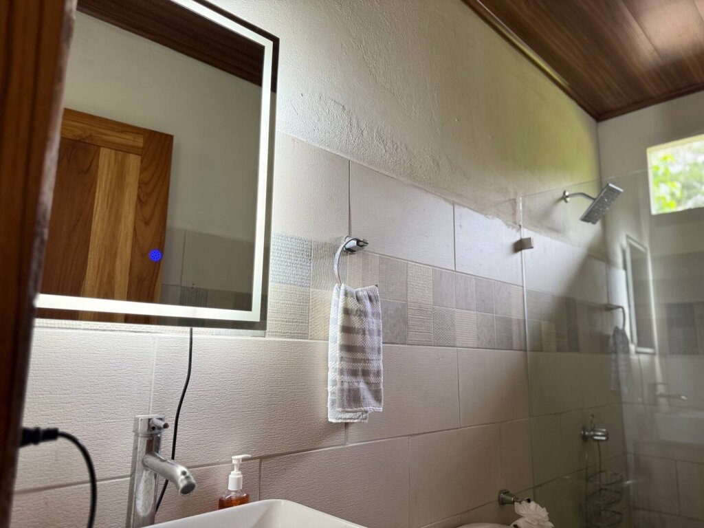 Casita Perezosa: quiet, budget-friendly casita near surf and nature