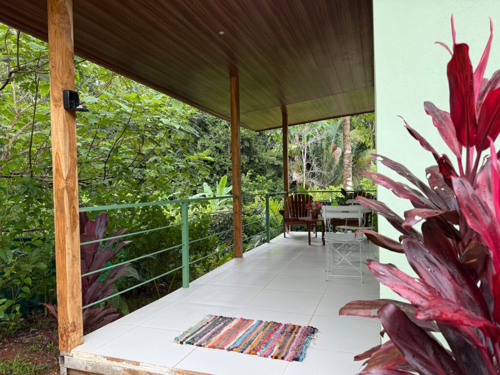 Casita Perezosa: quiet, budget-friendly casita near surf and nature
