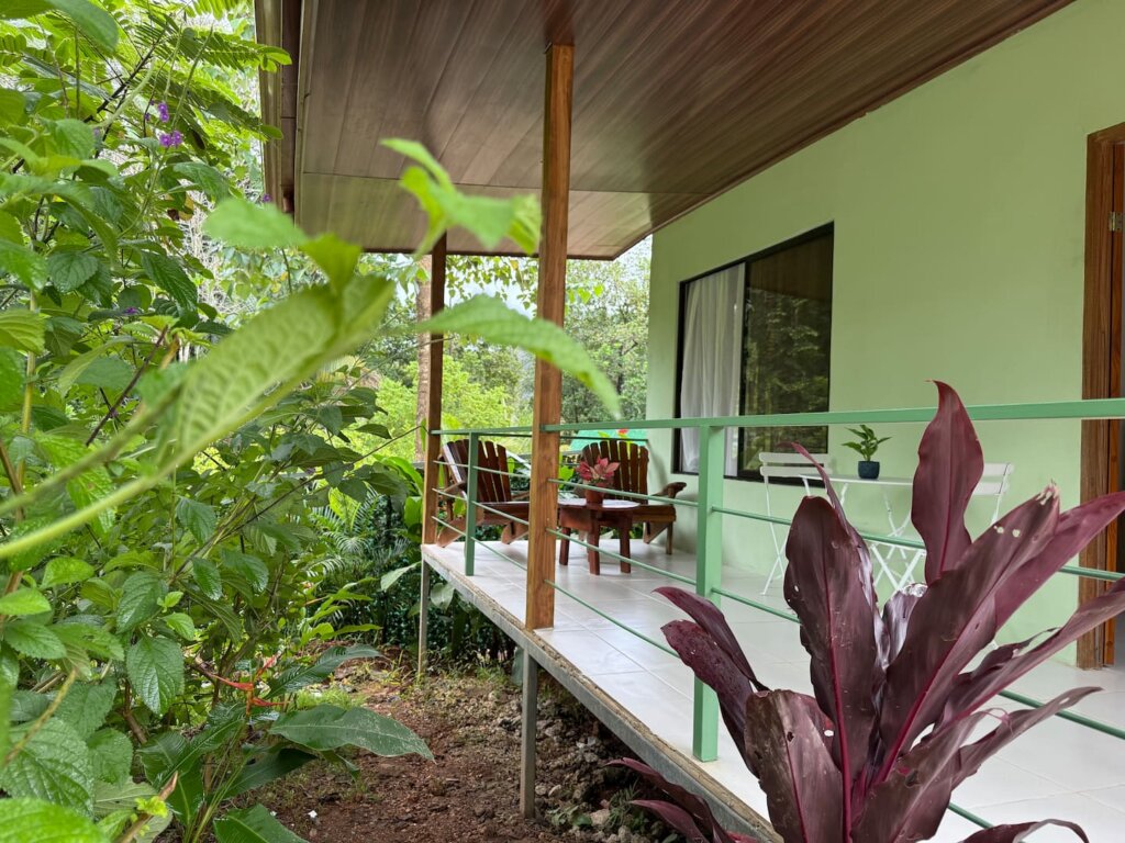 Casita Perezosa: quiet, budget-friendly casita near surf and nature