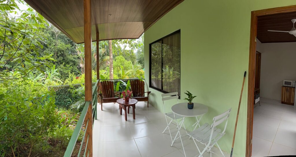 Casita Perezosa: quiet, budget-friendly casita near surf and nature