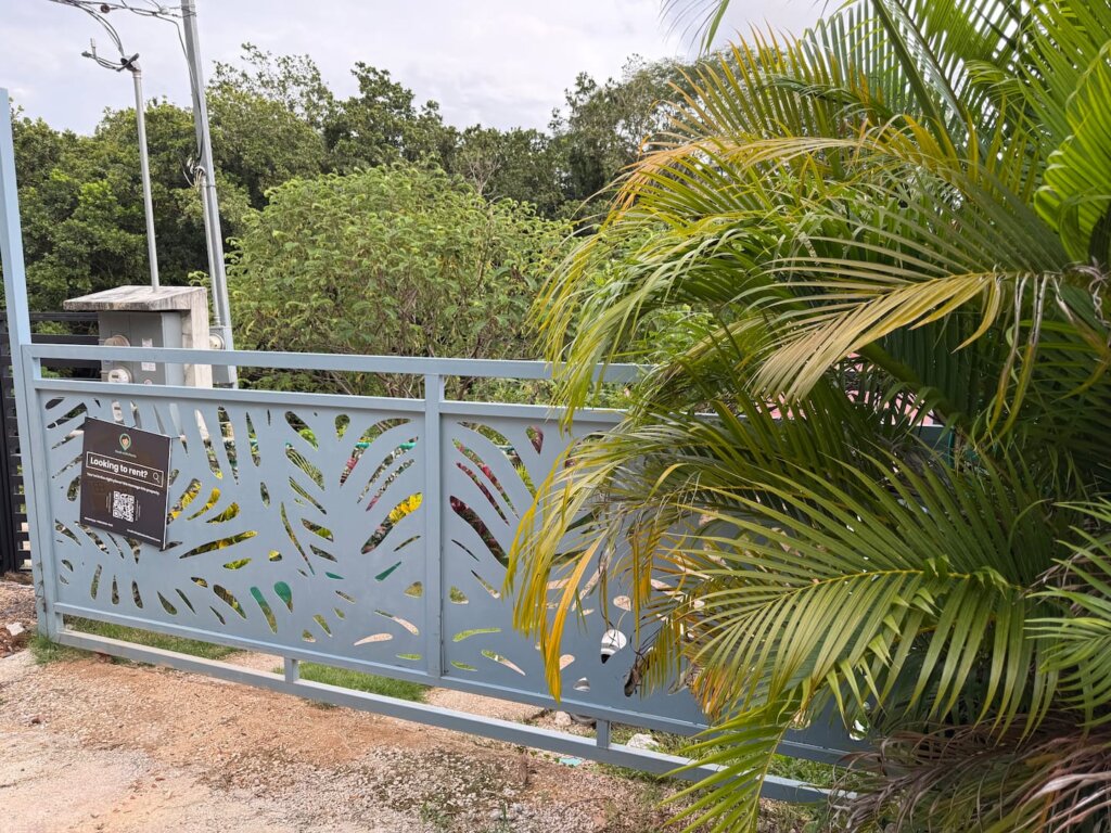 Casita Perezosa: quiet, budget-friendly casita near surf and nature